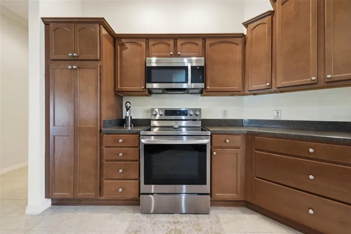 Beautiful Wood Cabinets and SS appliances