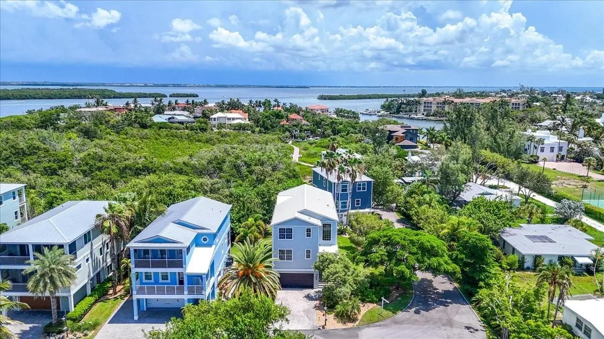 6330 Laguna Dr, Longboat Key, FL 34228