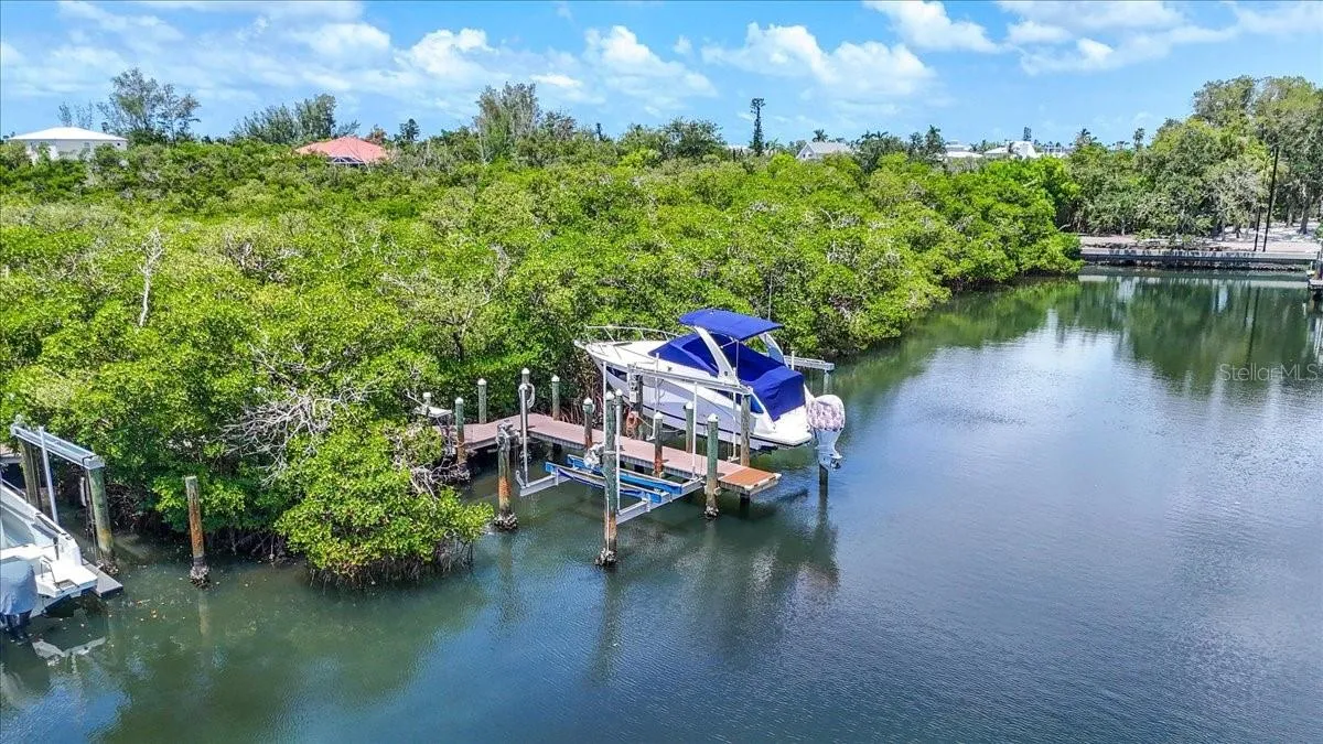 6330 Laguna Dr, Longboat Key, FL 34228