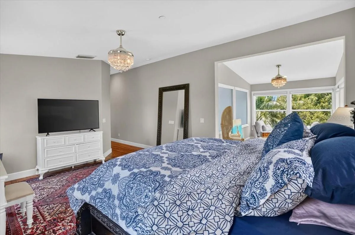 6330 Laguna Dr, Longboat Key, FL 34228