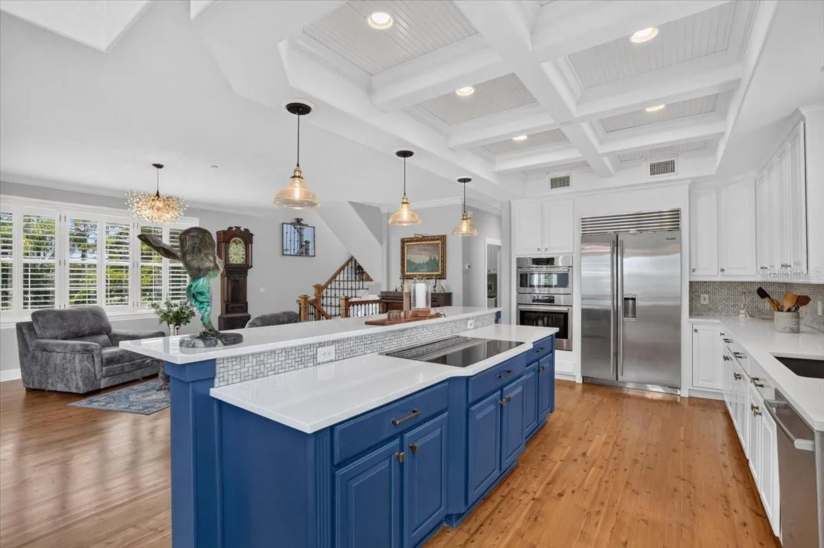 6330 Laguna Dr, Longboat Key, FL 34228