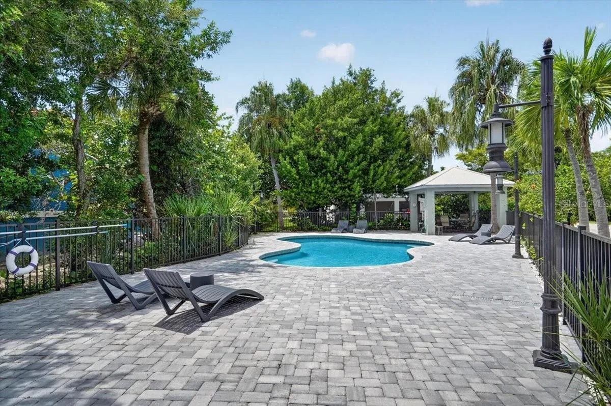 6330 Laguna Dr, Longboat Key, FL 34228