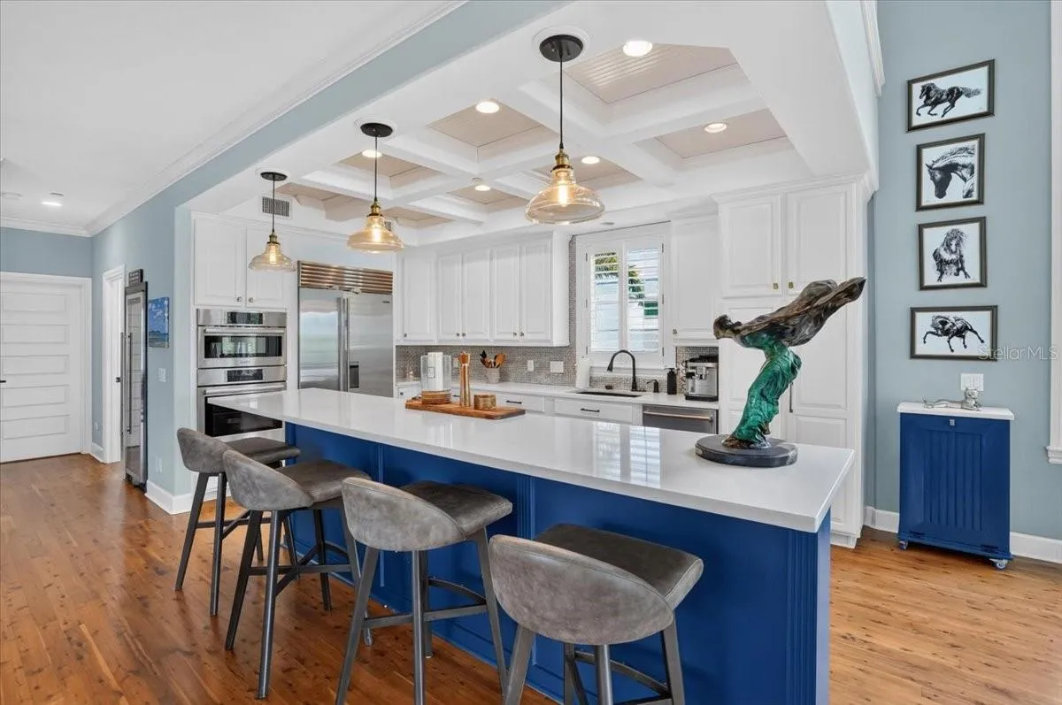 6330 Laguna Dr, Longboat Key, FL 34228