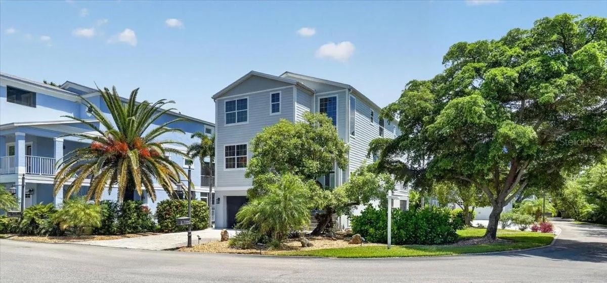 6330 Laguna Dr, Longboat Key, FL 34228