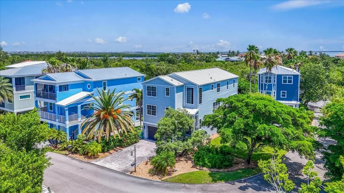 6330 Laguna Dr, Longboat Key, FL 34228