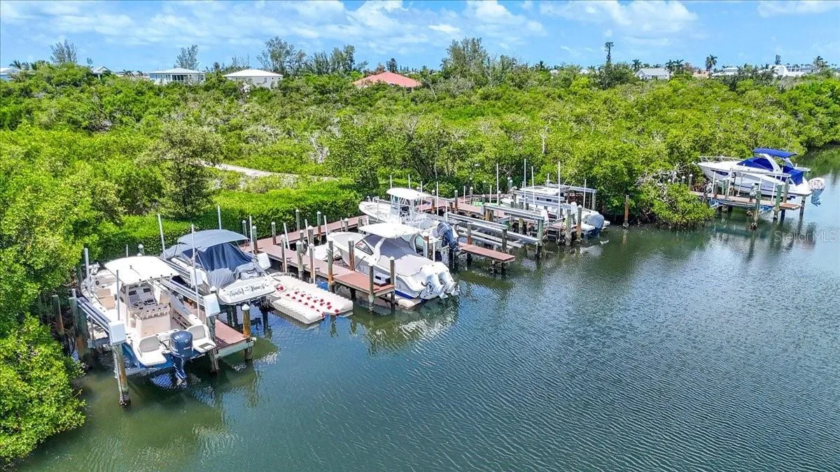 6330 Laguna Dr, Longboat Key, FL 34228