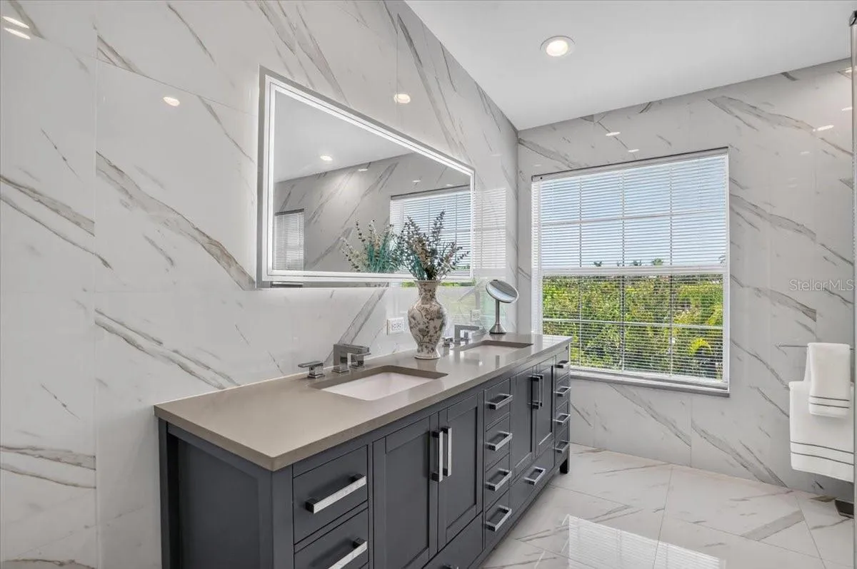 6330 Laguna Dr, Longboat Key, FL 34228