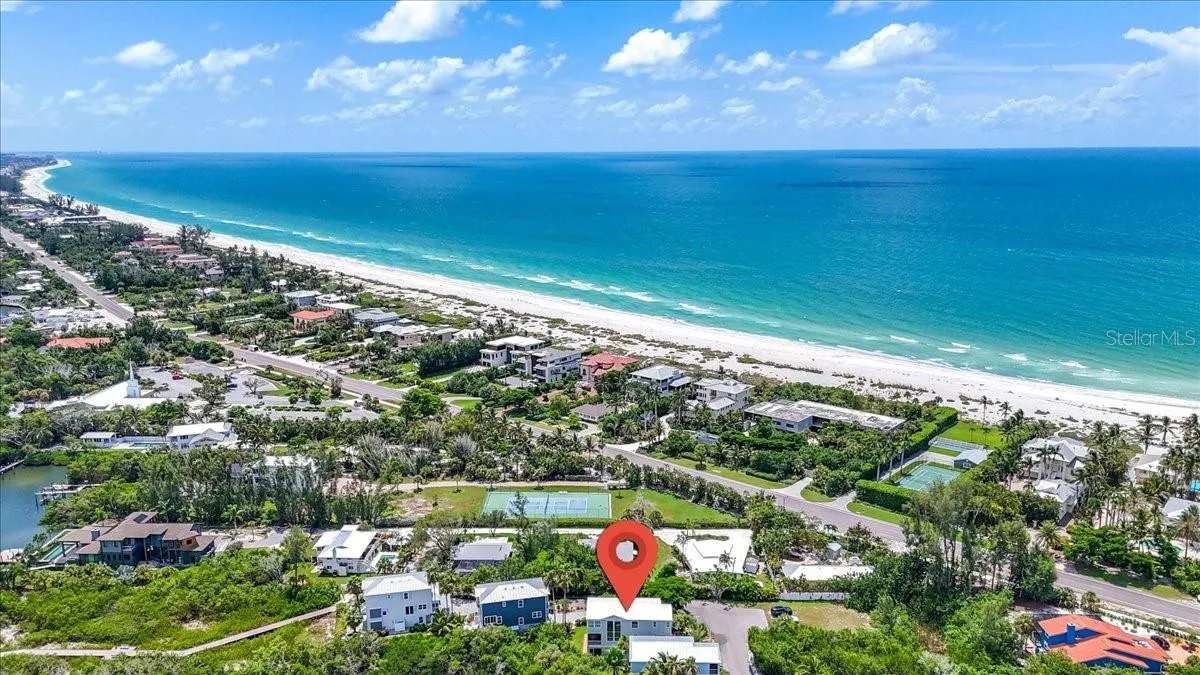 6330 Laguna Dr, Longboat Key, FL 34228