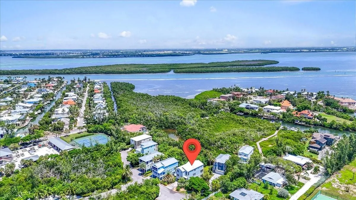 6330 Laguna Dr, Longboat Key, FL 34228