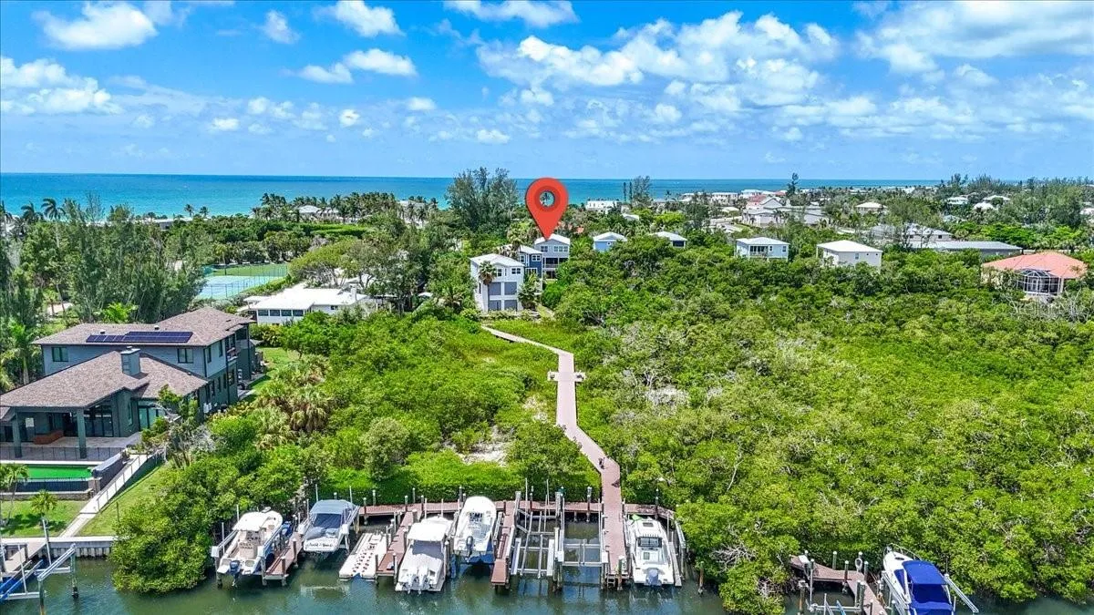 6330 Laguna Dr, Longboat Key, FL 34228