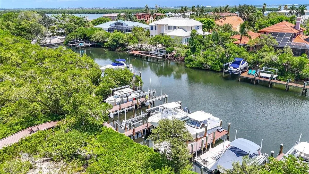 6330 Laguna Dr, Longboat Key, FL 34228