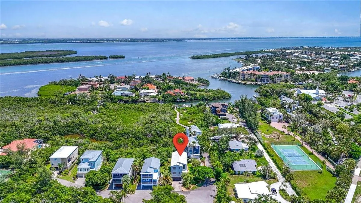 6330 Laguna Dr, Longboat Key, FL 34228