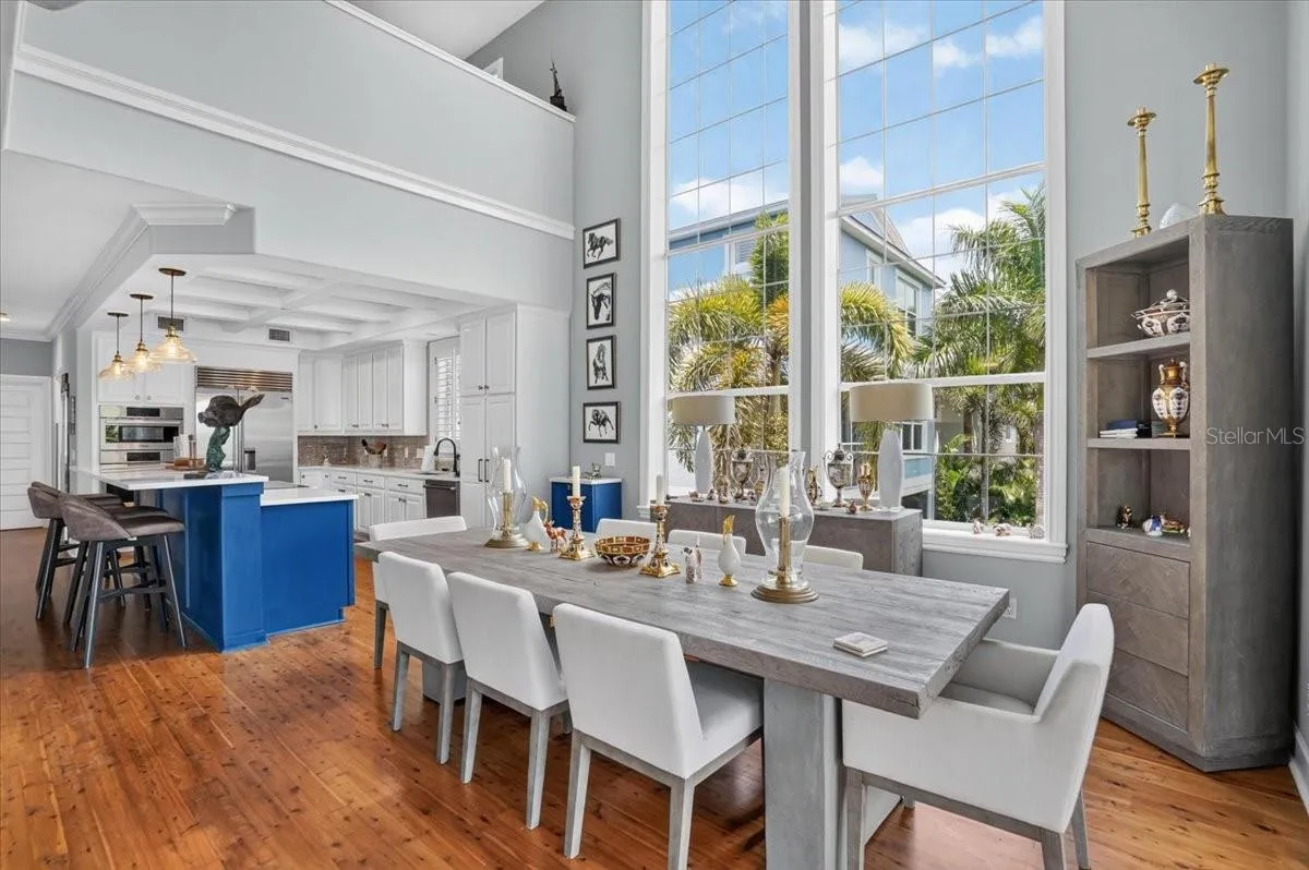 6330 Laguna Dr, Longboat Key, FL 34228