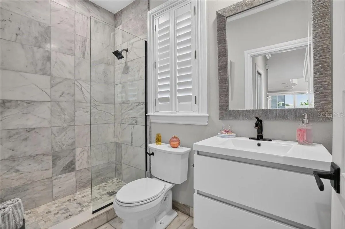 6330 Laguna Dr, Longboat Key, FL 34228