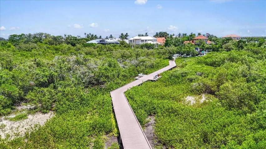 6330 Laguna Dr, Longboat Key, FL 34228