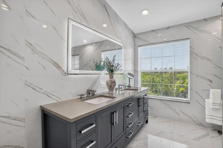 6330 Laguna Dr, Longboat Key, FL 34228