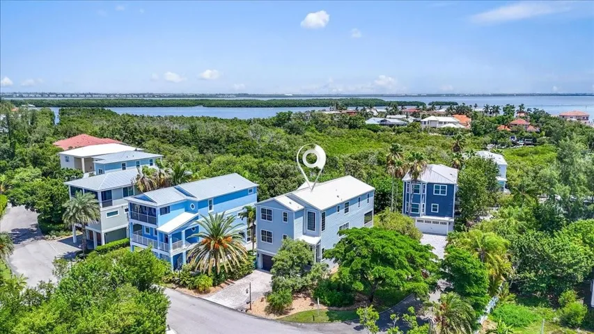 6330 Laguna Dr, Longboat Key, FL 34228