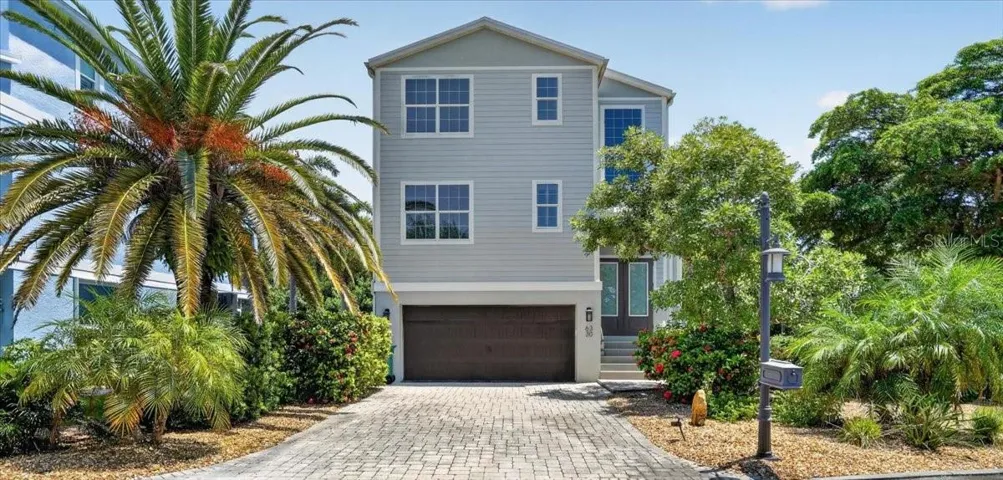 6330 Laguna Dr, Longboat Key, FL 34228