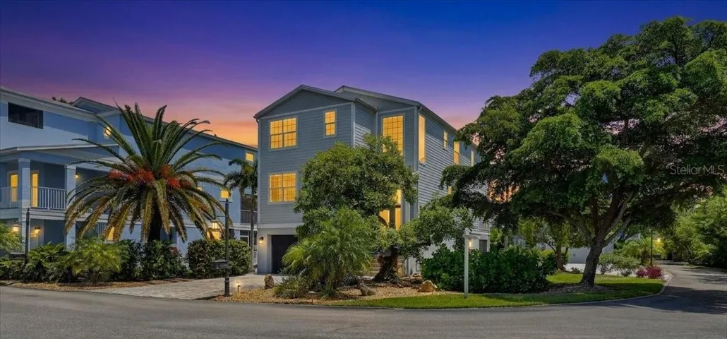 6330 Laguna Dr, Longboat Key, FL 34228
