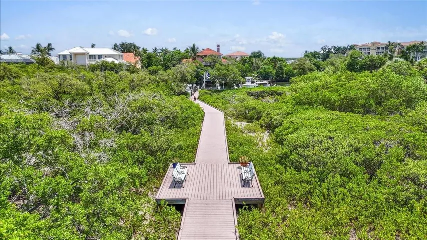 6330 Laguna Dr, Longboat Key, FL 34228