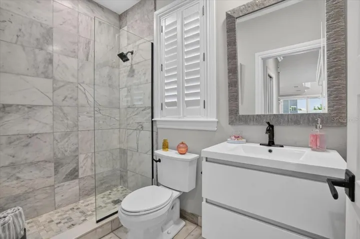 6330 Laguna Dr, Longboat Key, FL 34228