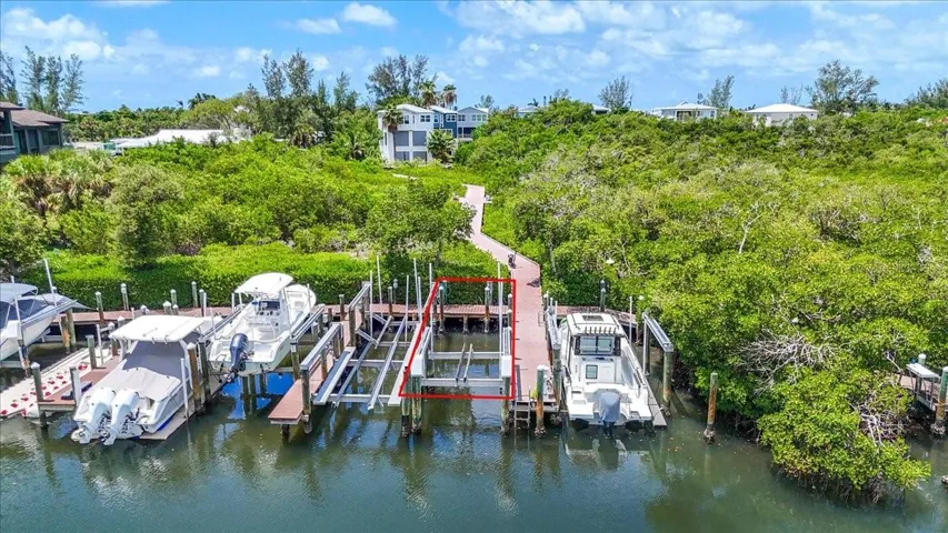 6330 Laguna Dr, Longboat Key, FL 34228