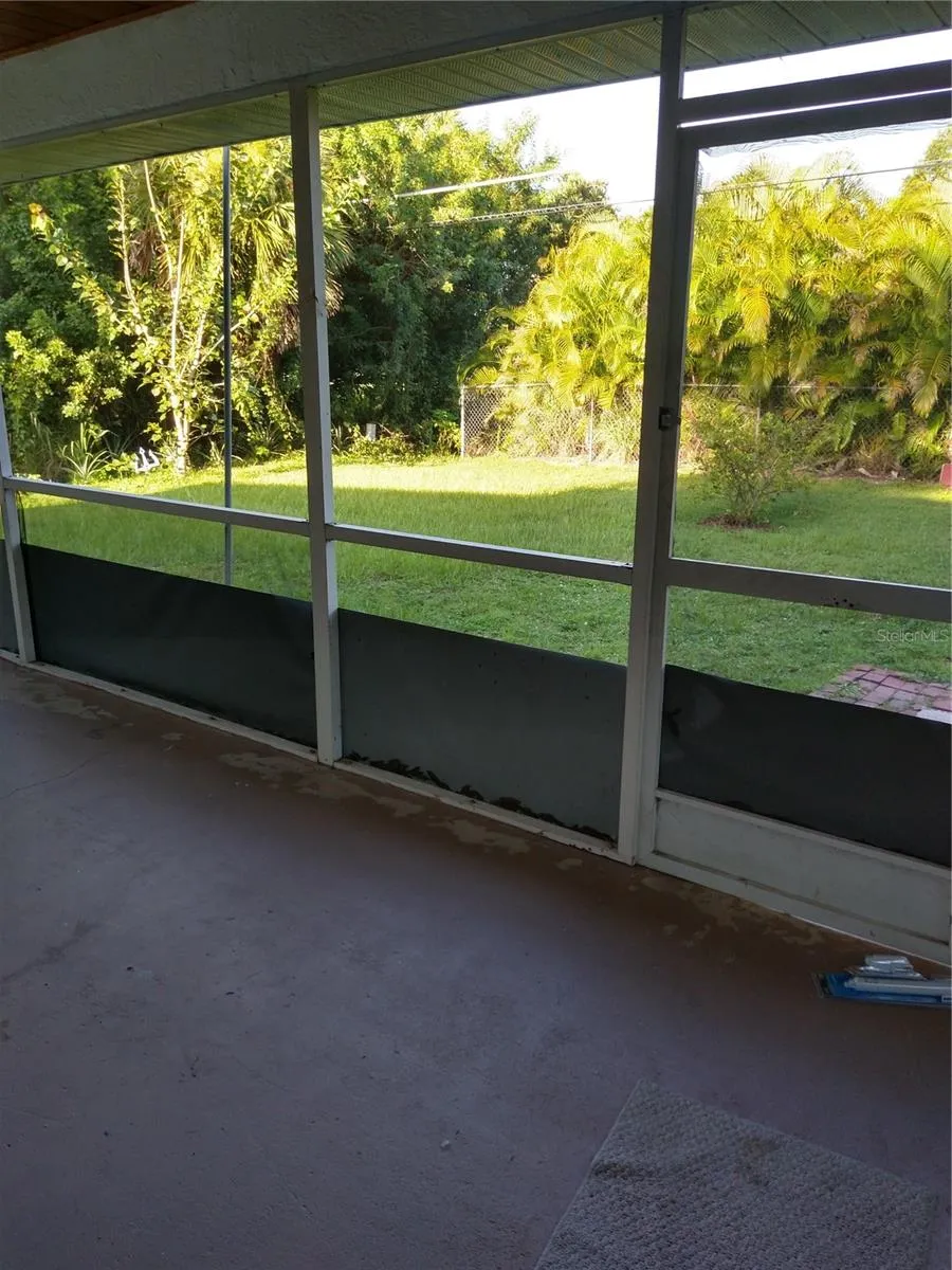 Screened in Lanai - vacant prior to tenants