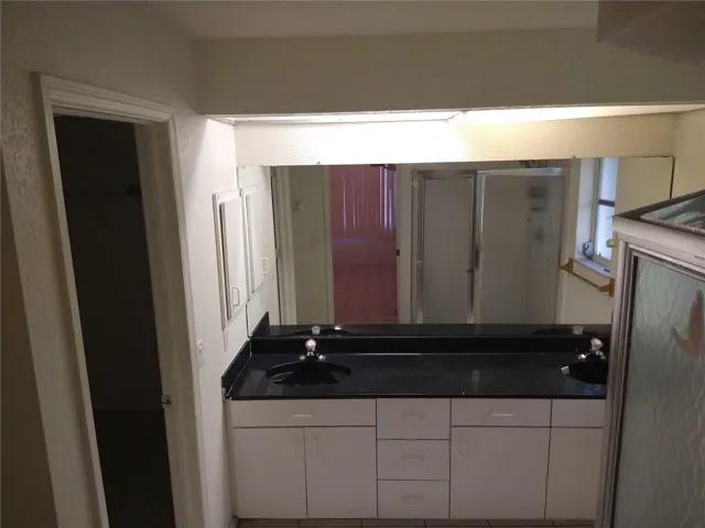 Master Bath- vacant prior to tenants