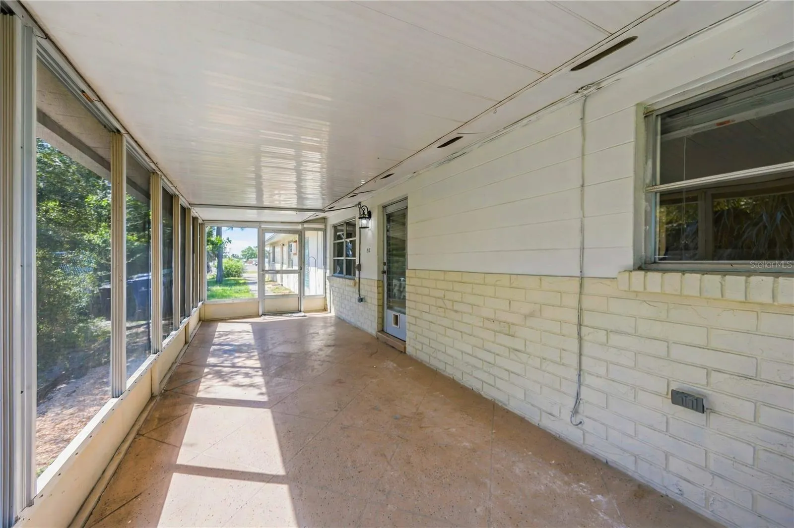 Unit B screened lanai