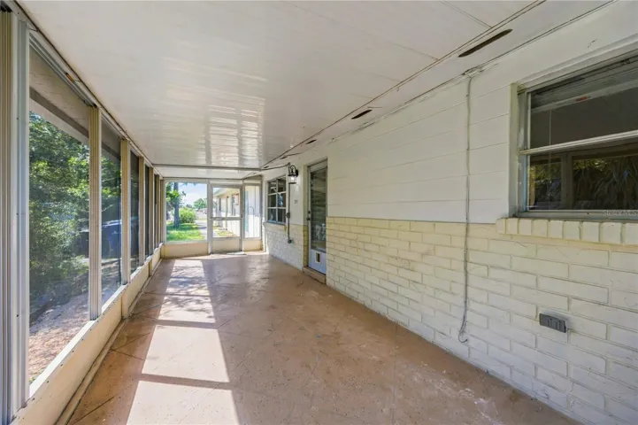 Unit B screened lanai