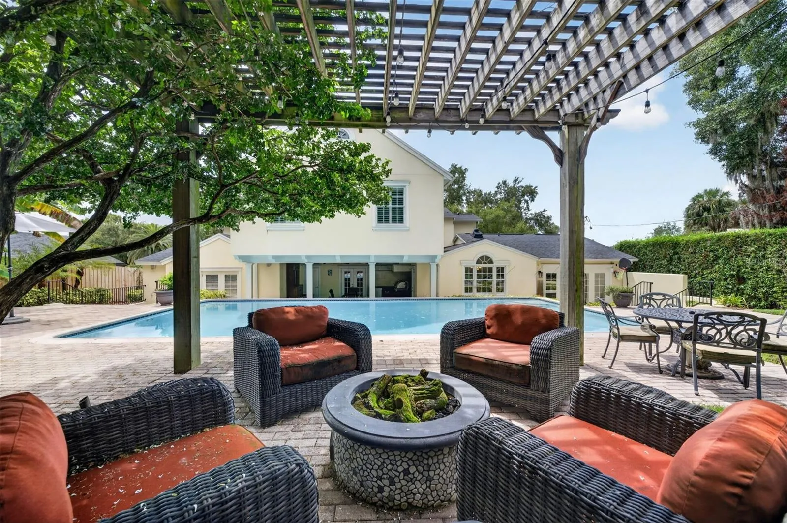 Pergola – Shaded Outdoor Gathering Space