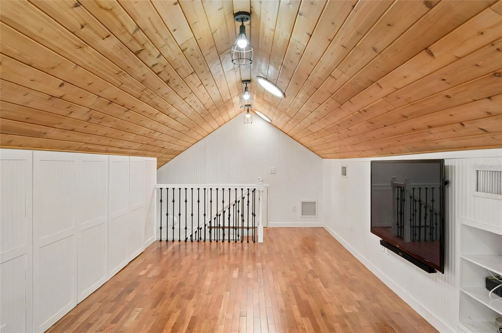 Third-Floor Bonus Space – Approximately 237 SF Beyond Living Area