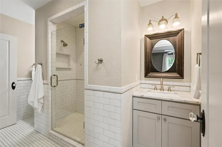 Jack-and-Jill-Style Full Bath