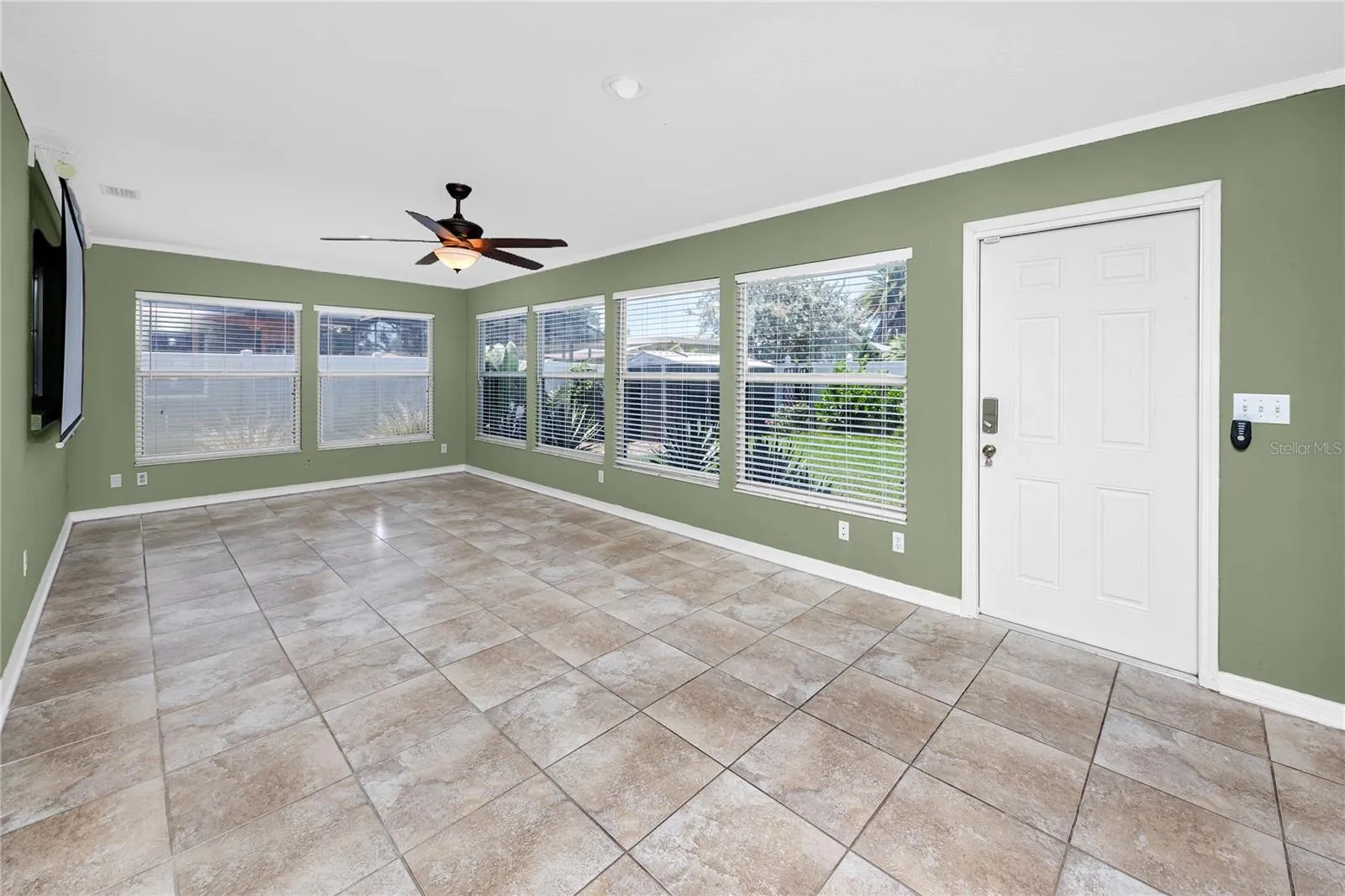 Bonus Room 26x12 leads to backyard