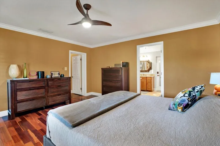 Primary bedroom suite with walk in closet