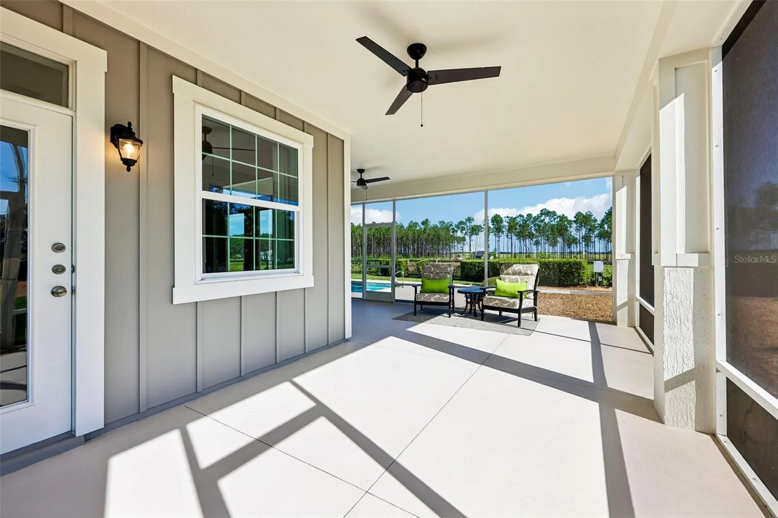 Wraparound Screened-In Lanai