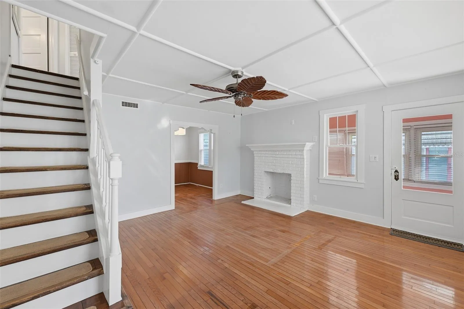 Stairway To Sendond Floor Bedrooms.