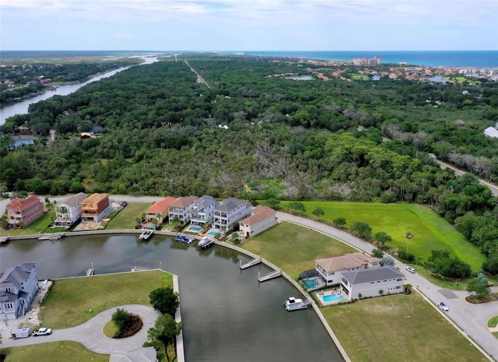 AERIAL VIEW OF THE COMMUNITY AND WATERWAYS