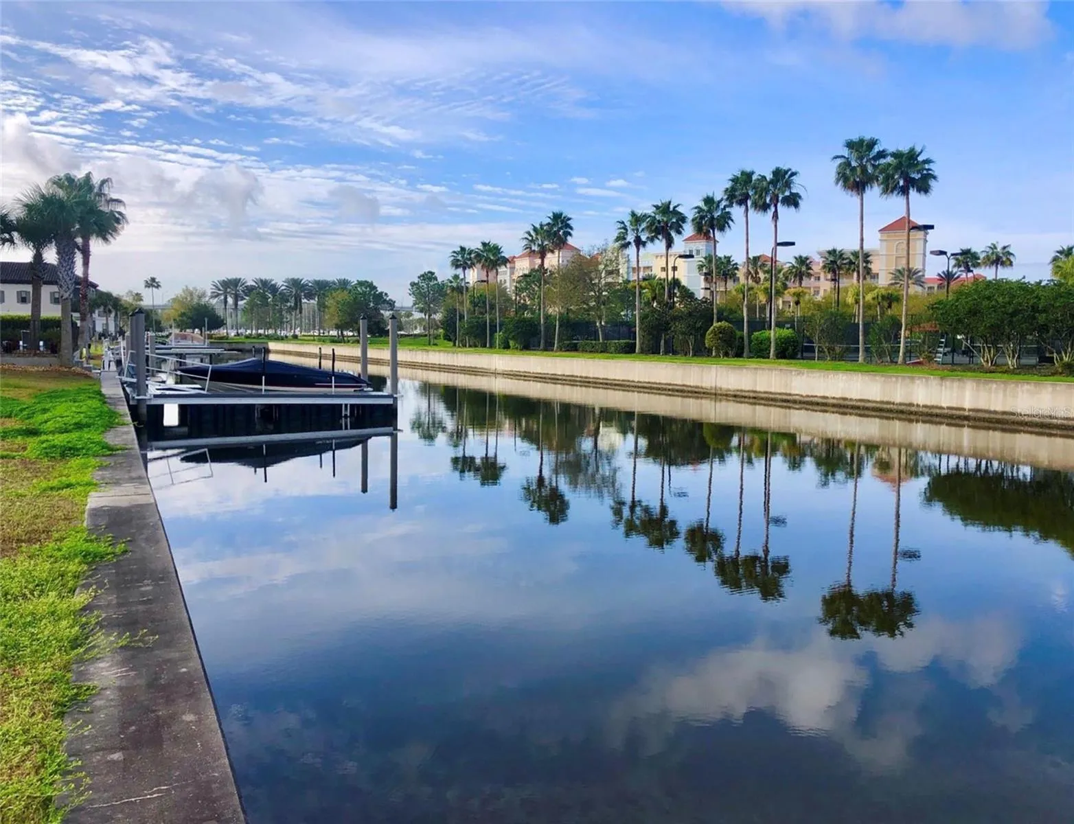CANAL VIEW – ENJOY THE YACHT HARBOR VILLAGE WATERFRONT LIFESTYLE
