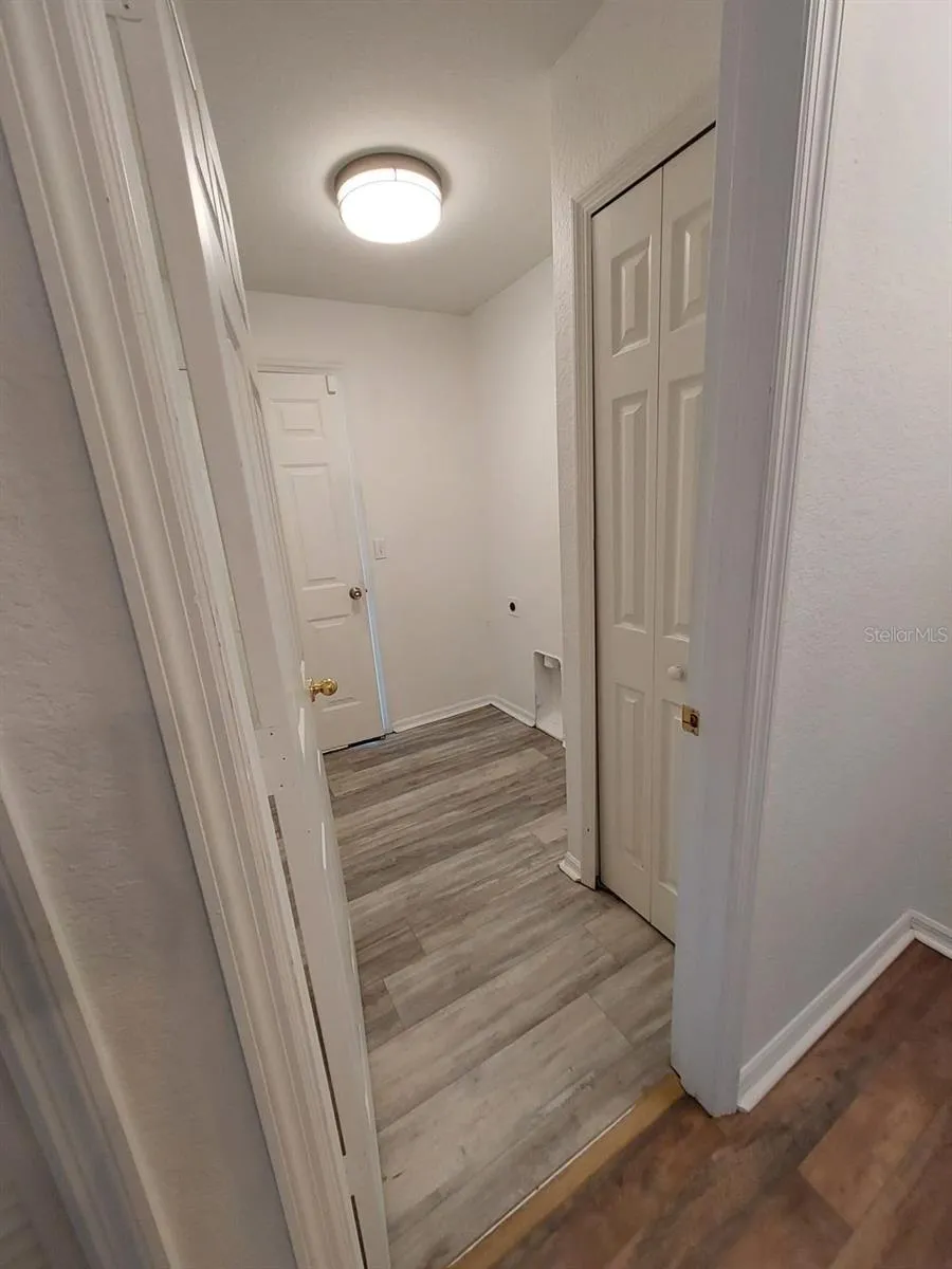 LNDRY AND GARAGE ENTRY