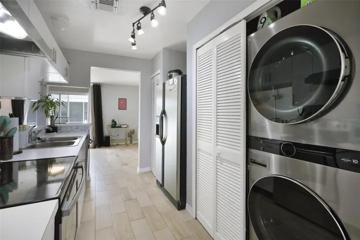 Convenient in-unit laundry.