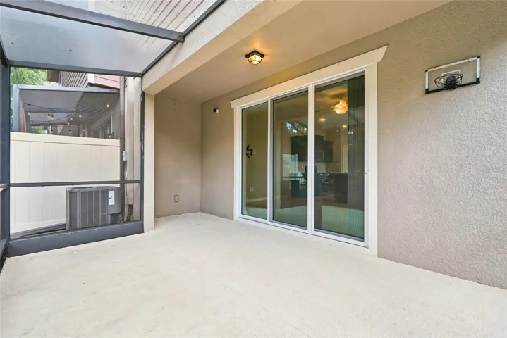 Large Screened Lanai - Corner Unit - SO MUCH PRIVACY.