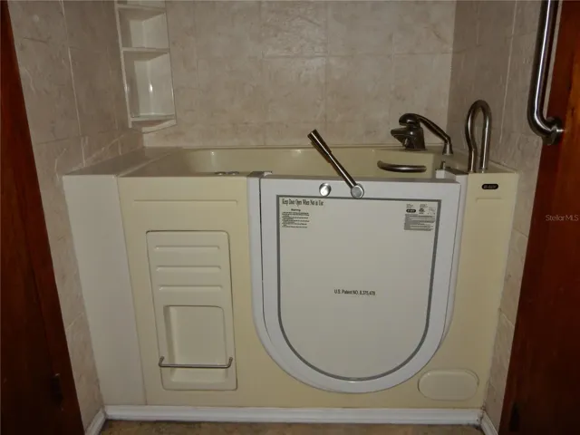 Primary Bathroom Tub