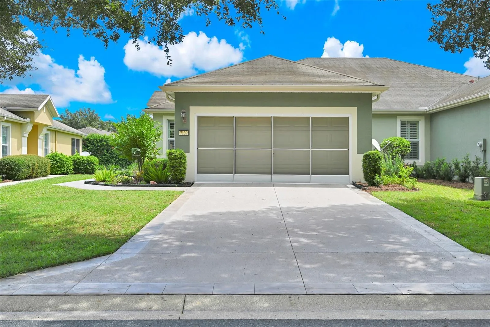 Epoxied Driveway, Walkway & Insulated Garage Door with Screen