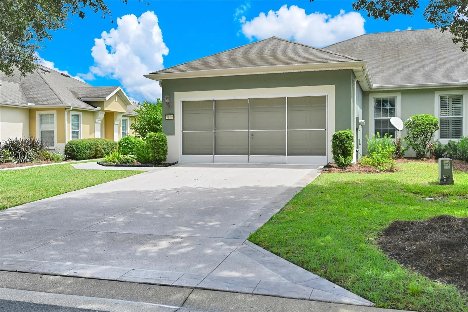 Epoxied Driveway, Walkway & Insulated Garage Door with Screen