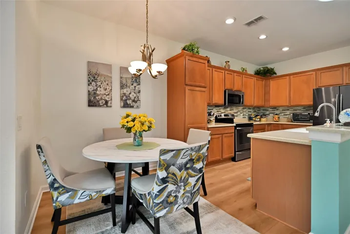Dinette & Kitchen Areas