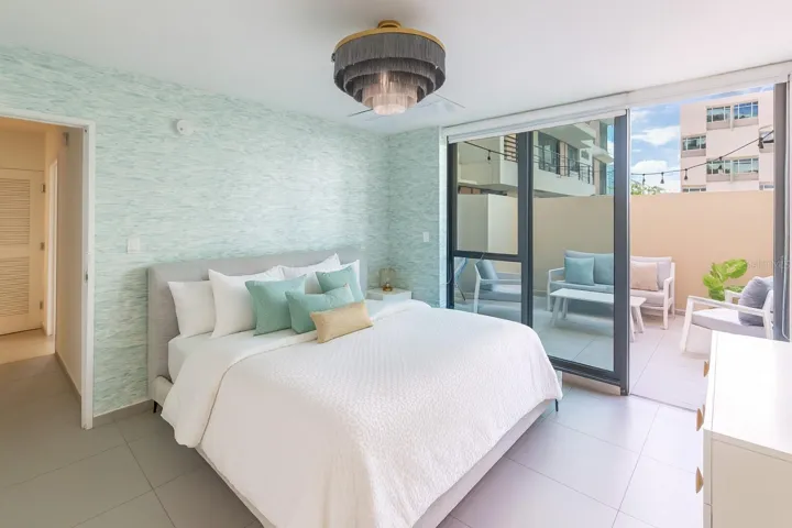bedding and pillows have been virtually added