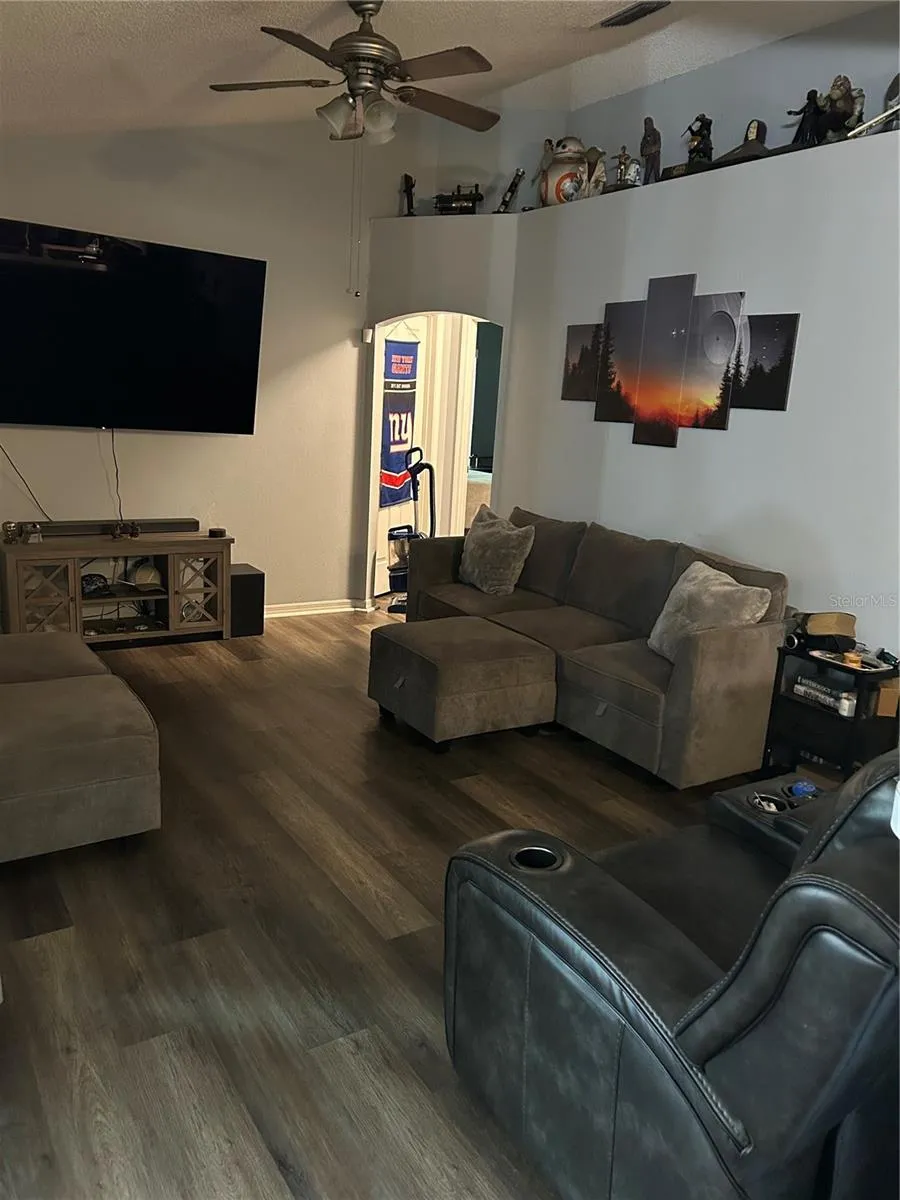 2nd living room.
