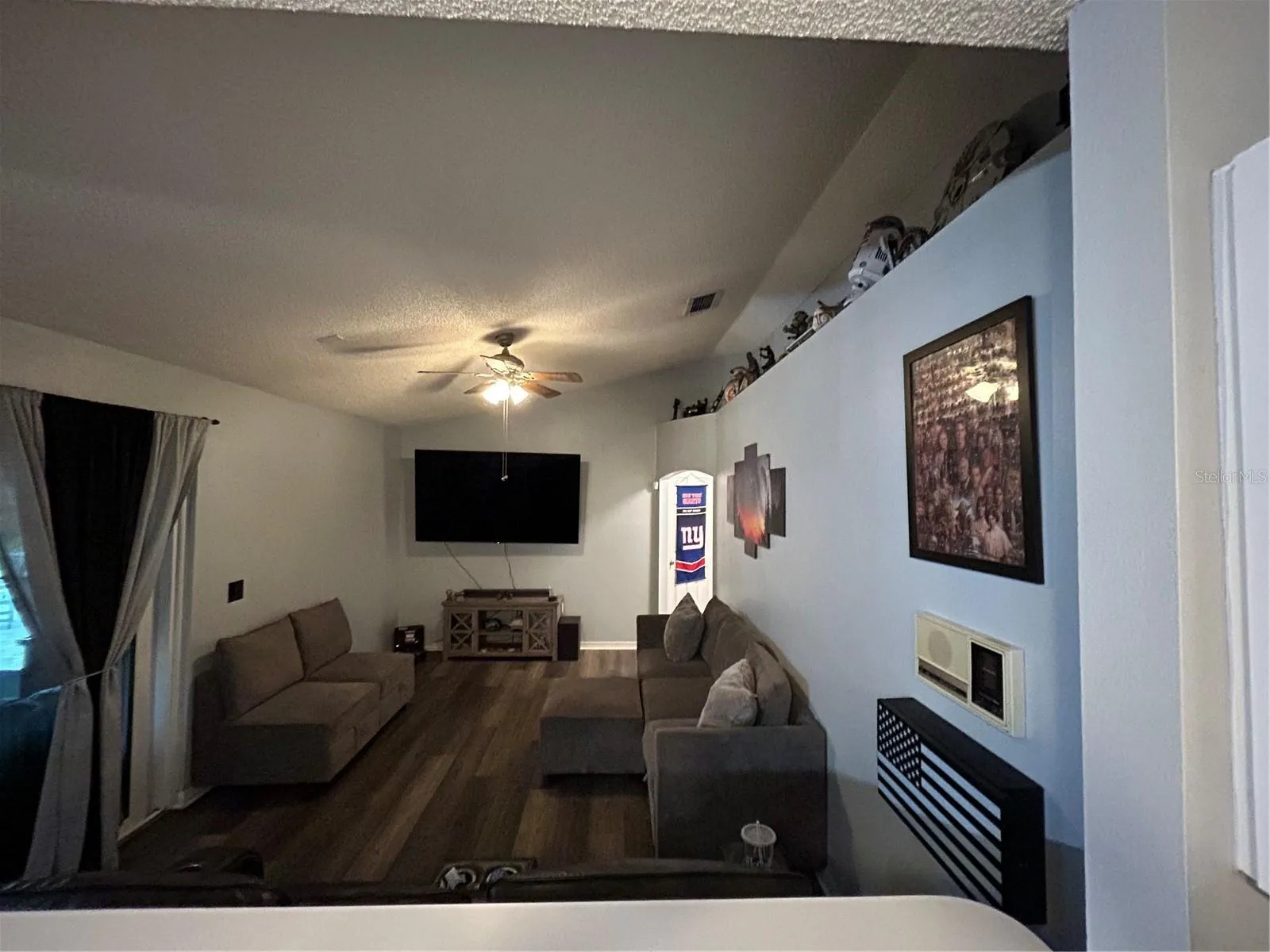2nd living room.