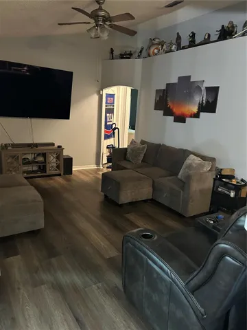 2nd living room.
